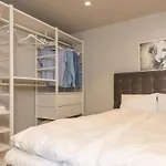 With Three Bedrooms In The Middle Of Bergen! شقة