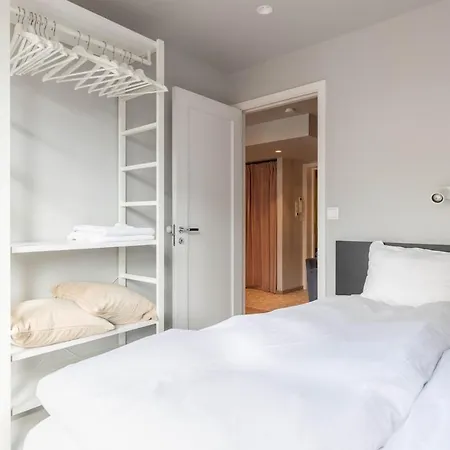 With Three Bedrooms In The Middle Of Bergen! * برغن