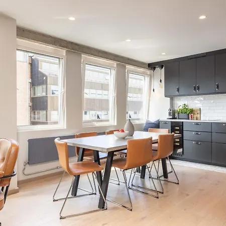 With Three Bedrooms In The Middle Of Bergen! شقة برغن