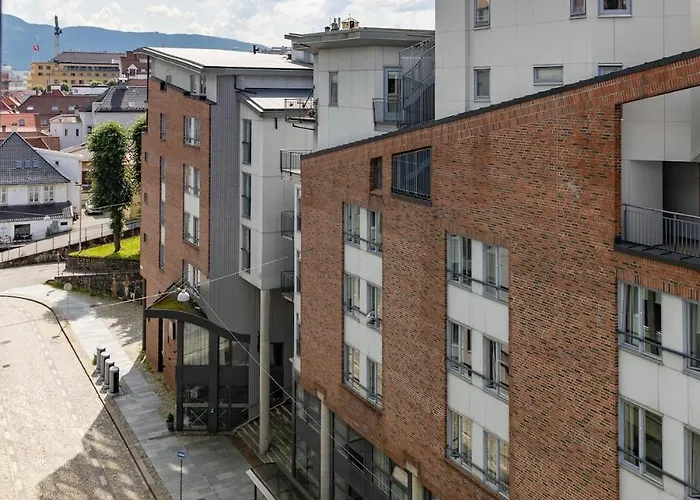 With Three Bedrooms In The Middle Of Bergen! Daire *